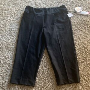 Tail Women's Sleek Black Capris